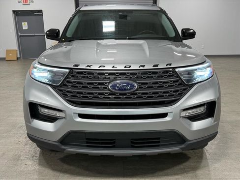 Certified 2023 Ford Explorer XLT w/ Equipment Group 202A image 9