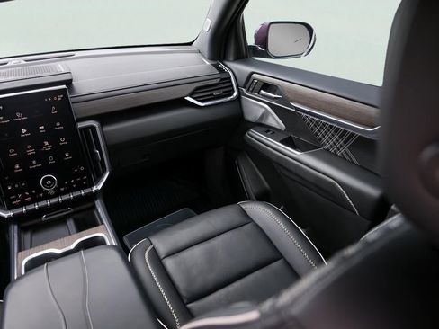 Used 2024 GMC Acadia Denali w/ Super Cruise Package image 30