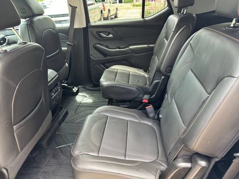 Used 2021 Chevrolet Traverse RS FWD image 35