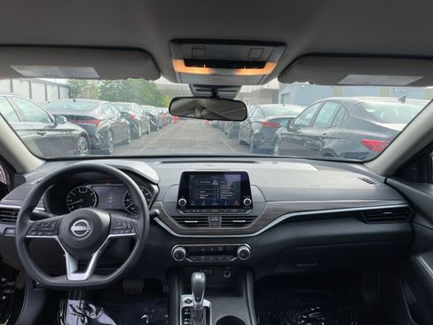 Used 2025 Nissan Altima 2.5 SV image 33