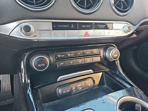 Used 2018 Kia Stinger Premium image 19