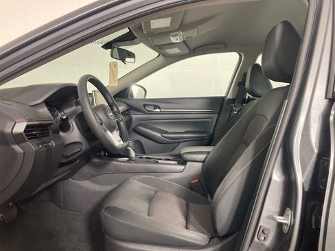 Used 2024 Nissan Altima 2.5 SV image 11