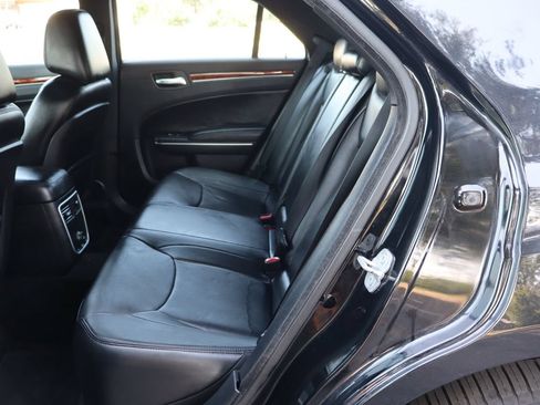 Used 2013 Chrysler 300 AWD w/ Driver Convenience Group image 20