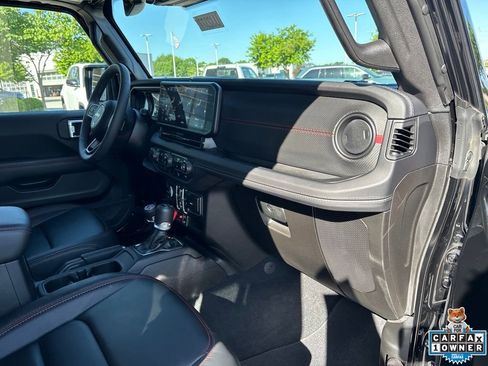 Used 2025 Jeep Wrangler Unlimited Rubicon AWD/4WD image 47