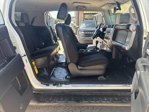 Used 2012 Toyota FJ Cruiser 2WD w/ Convenience Pkg image 31