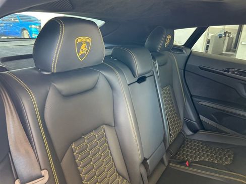 Used 2022 Lamborghini Urus image 35