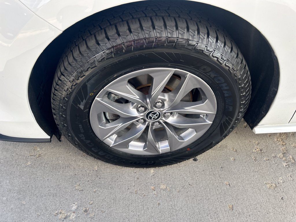 Certified 2022 Toyota Sienna LE FWD image 16