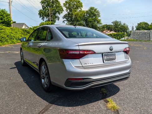 Used 2024 Volkswagen Jetta SE FWD image 8
