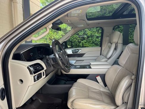 Used 2020 Lincoln Navigator Reserve w/ Luxury Package AWD/4WD image 9