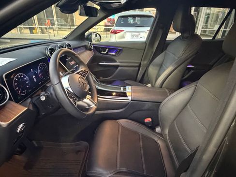 Used 2025 Mercedes-Benz GLC 300 image 6