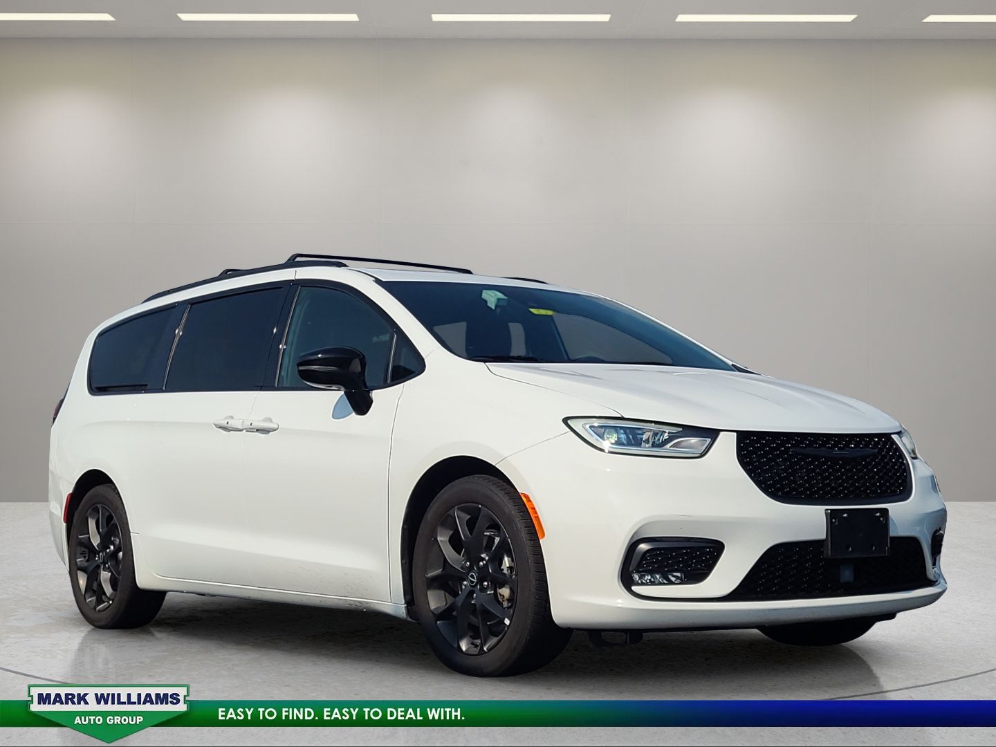 Used 2025 Chrysler Pacifica Limited FWD image 10