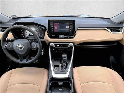 Used 2021 Toyota RAV4 LE FWD image 16