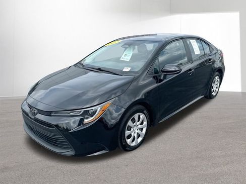 Used 2023 Toyota Corolla LE image 1
