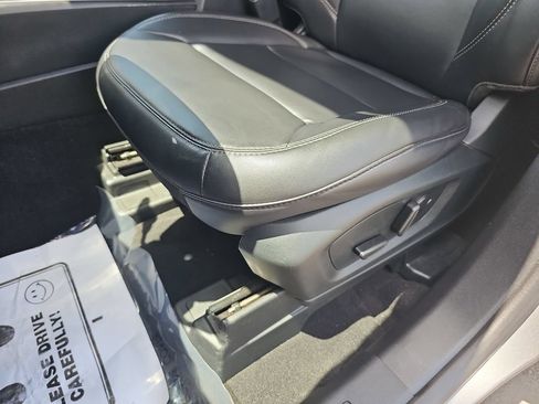 Used 2023 Ford Explorer XLT w/ Equipment Group 202A AWD/4WD image 34