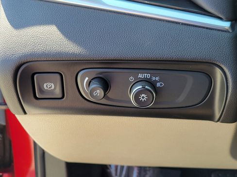 Used 2019 Buick Enclave Essence FWD image 21