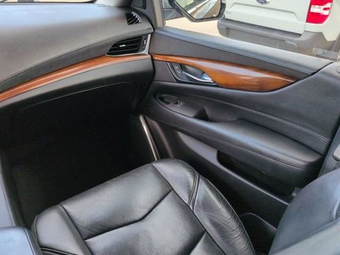 Used 2019 Cadillac Escalade ESV Luxury RWD image 19