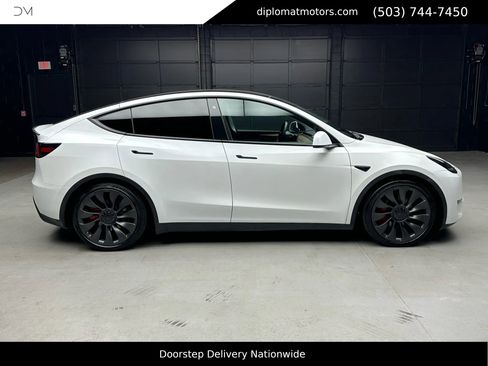 Used 2023 Tesla Model Y Performance image 8