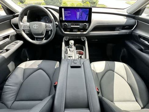 Used 2024 Toyota Grand Highlander AWD image 20