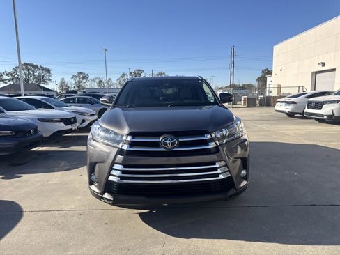 Used 2017 Toyota Highlander Limited image 2