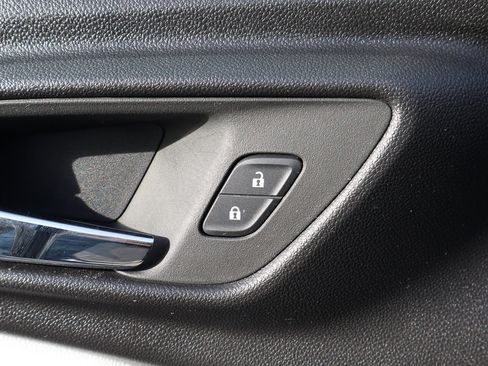 Used 2025 Chevrolet Trax LT w/ LT Convenience Package image 15