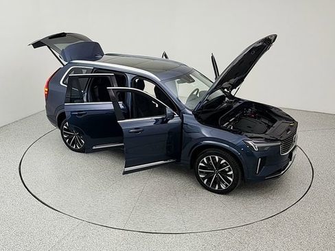 Used 2025 Volvo XC90 B6 Plus AWD/4WD image 45