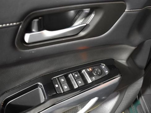 Certified 2024 Nissan Pathfinder SL w/ Black Appearance Package image 8