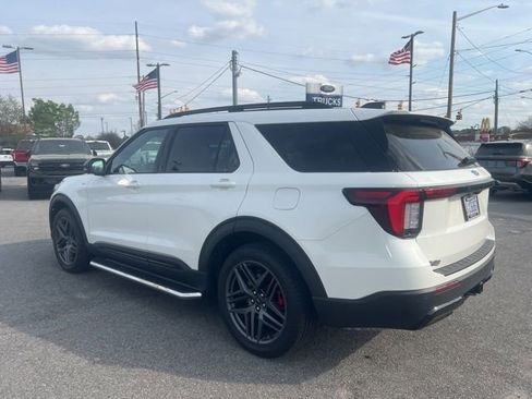 Certified 2025 Ford Explorer ST-Line w/ Premium Package AWD/4WD image 5
