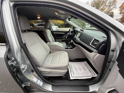 Used 2017 Toyota Highlander Plus image 21
