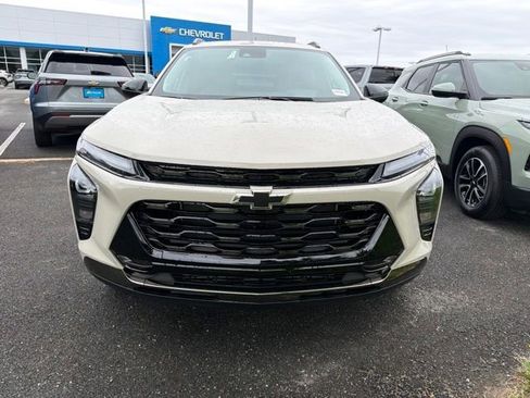 New 2026 Chevrolet Trax ACTIV w/ Sunroof Package FWD image 2