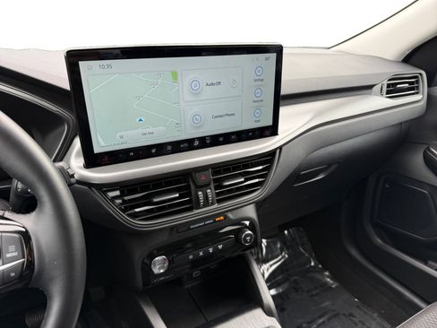 Used 2025 Ford Escape SE w/ Class II Trailer Tow Package image 12