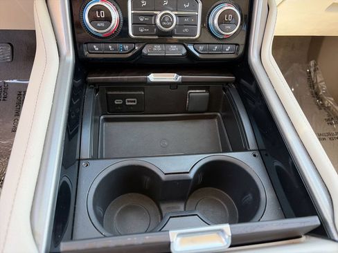 Used 2024 GMC Yukon XL Denali RWD image 24
