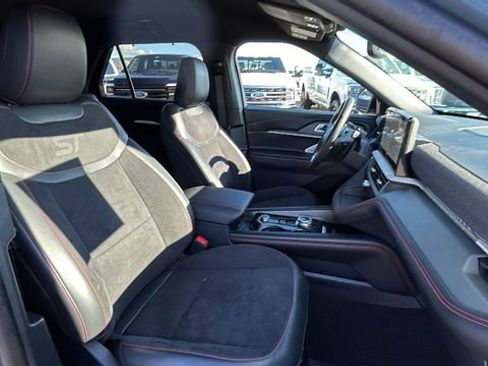 Certified 2025 Ford Explorer ST image 11