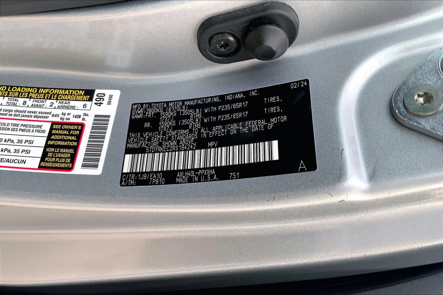 Used 2024 Toyota Sienna XLE FWD image 33