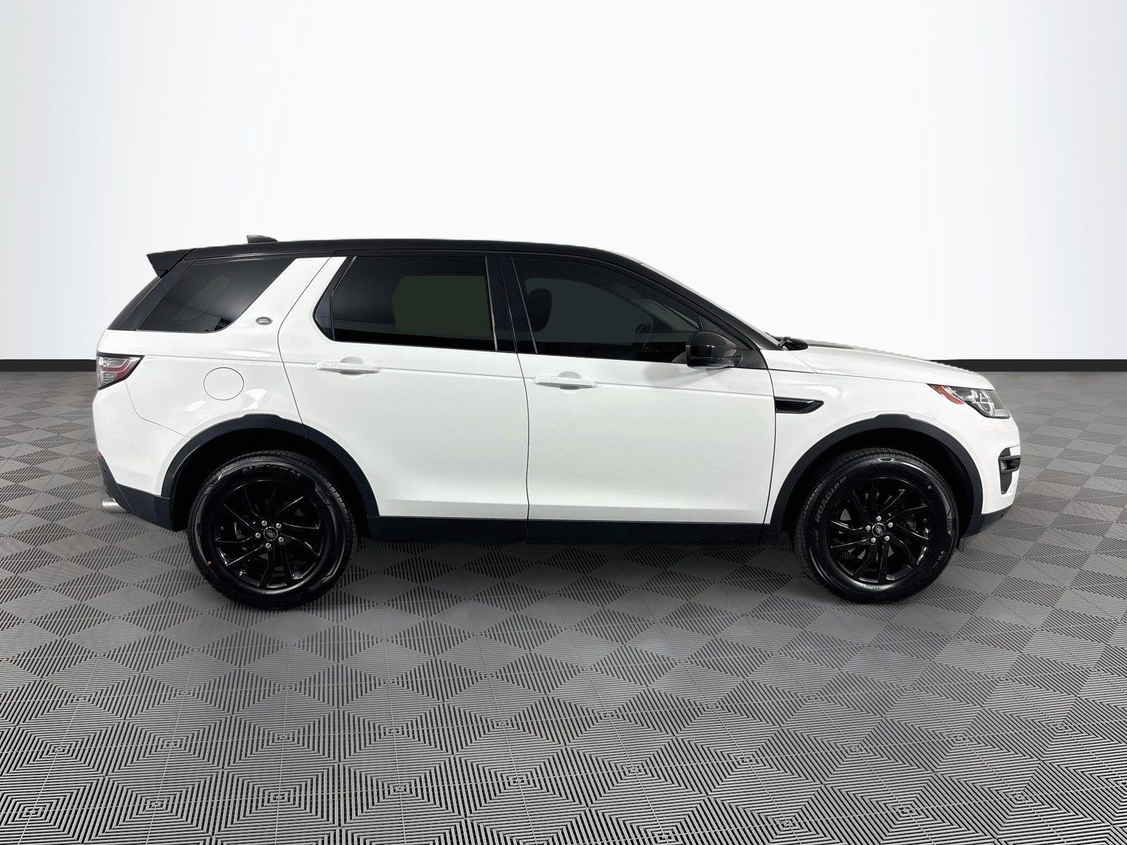 Used 2017 Land Rover Discovery Sport HSE AWD/4WD image 8