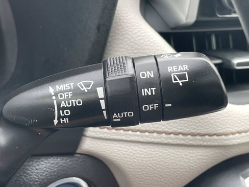 Used 2021 Toyota RAV4 XLE Premium AWD/4WD image 31