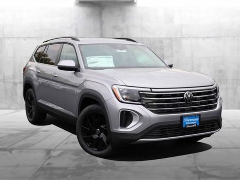 New 2026 Volkswagen Atlas SE image 2