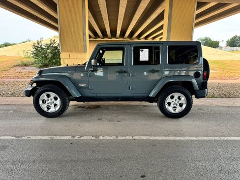 Used 2015 Jeep Wrangler Unlimited Sahara w/ Dual Top Group AWD/4WD image 6