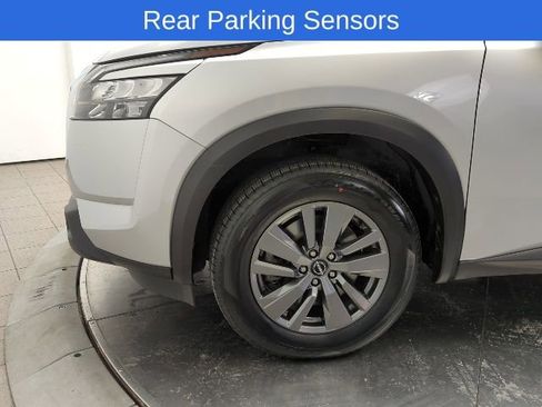 Used 2025 Nissan Pathfinder SV image 11