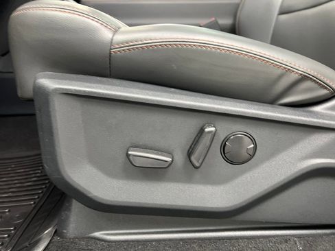 Used 2025 Ford Expedition Active AWD/4WD image 9