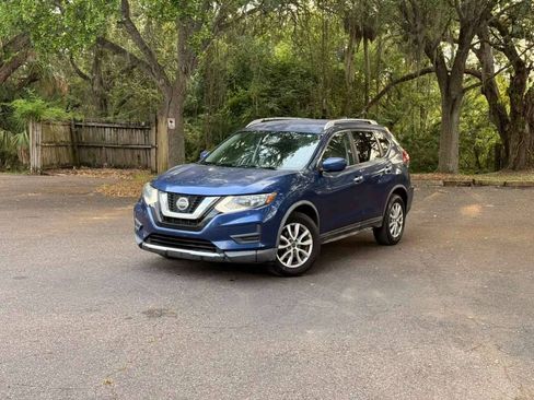 Used 2018 Nissan Rogue SV FWD image 1