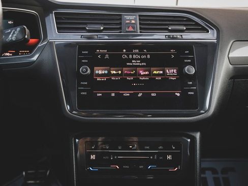 Used 2022 Volkswagen Tiguan SE R-Line image 4