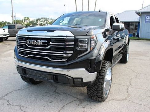 Used 2022 GMC Sierra 1500 SLT w/ SLT Premium Plus Package AWD/4WD image 3