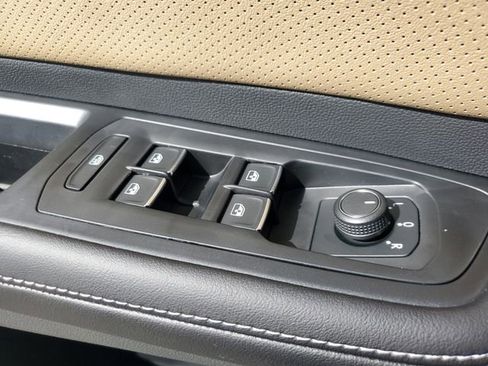 New 2026 Volkswagen Atlas Cross Sport SE FWD image 30