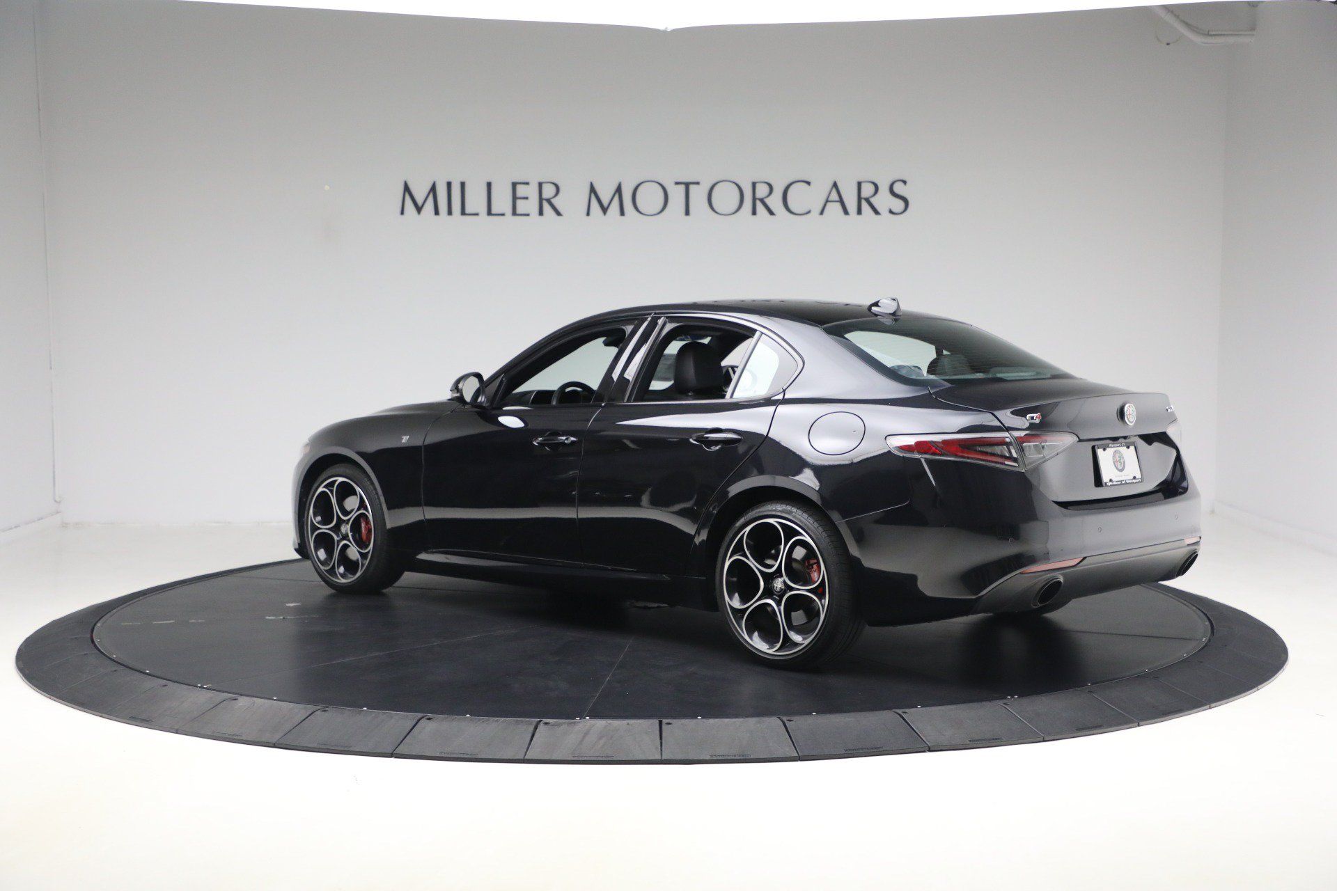 Used 2024 Alfa Romeo Giulia Ti AWD/4WD image 4