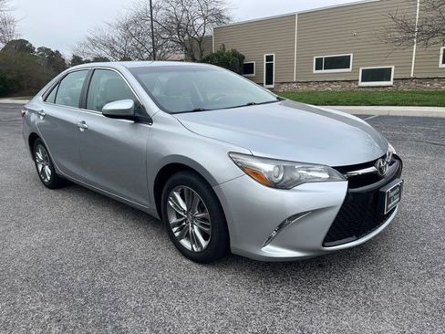 Used 2015 Toyota Camry SE image 11
