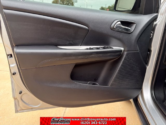 Used 2020 Dodge Journey SE w/ SE Popular Equipment Group FWD image 11