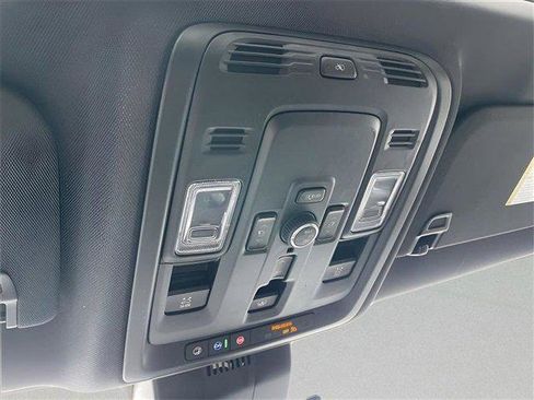 New 2025 Chevrolet Suburban Premier image 39