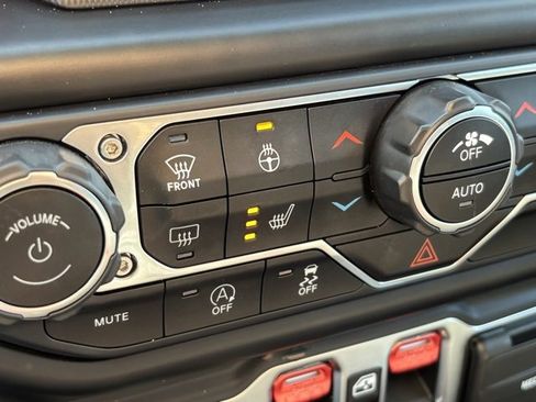 Used 2020 Jeep Gladiator Rubicon w/ Cold Weather Group image 29