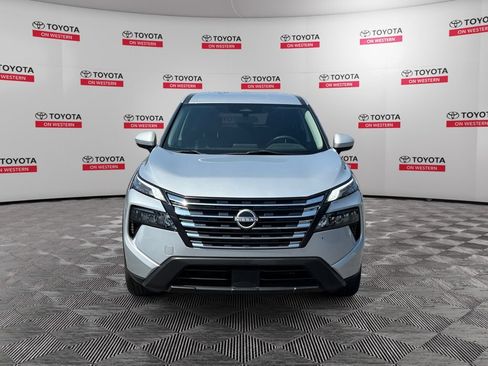 Used 2024 Nissan Rogue SV FWD image 2