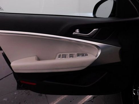 Used 2024 Genesis G70 2.5T image 36